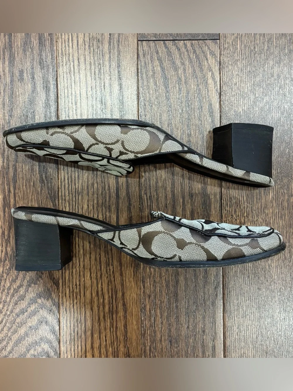 Vintage Coach kitten heels
